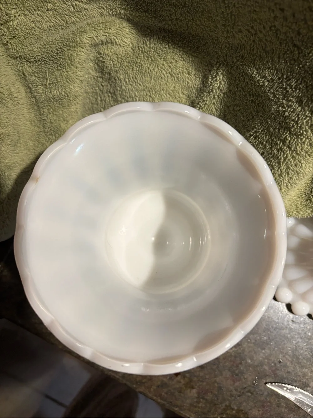 White Scalloped Milk Glass Pedestal Vase - Picture 4 of 5